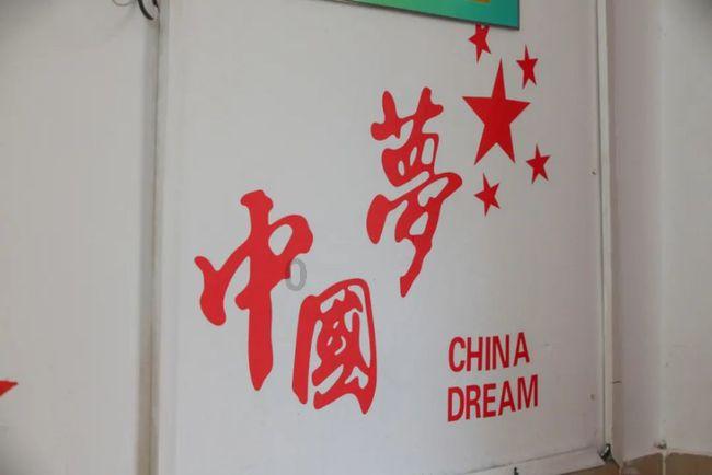 探秘吉鹿力问答社区,解锁三个女生一块出去玩 其中一个嫌我没分好谁住哪个床就脱鞋躺着然后转身就走了用给她道歉吗?的秘密